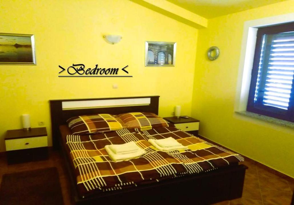House White Stone Split Apartment Podstrana Room photo