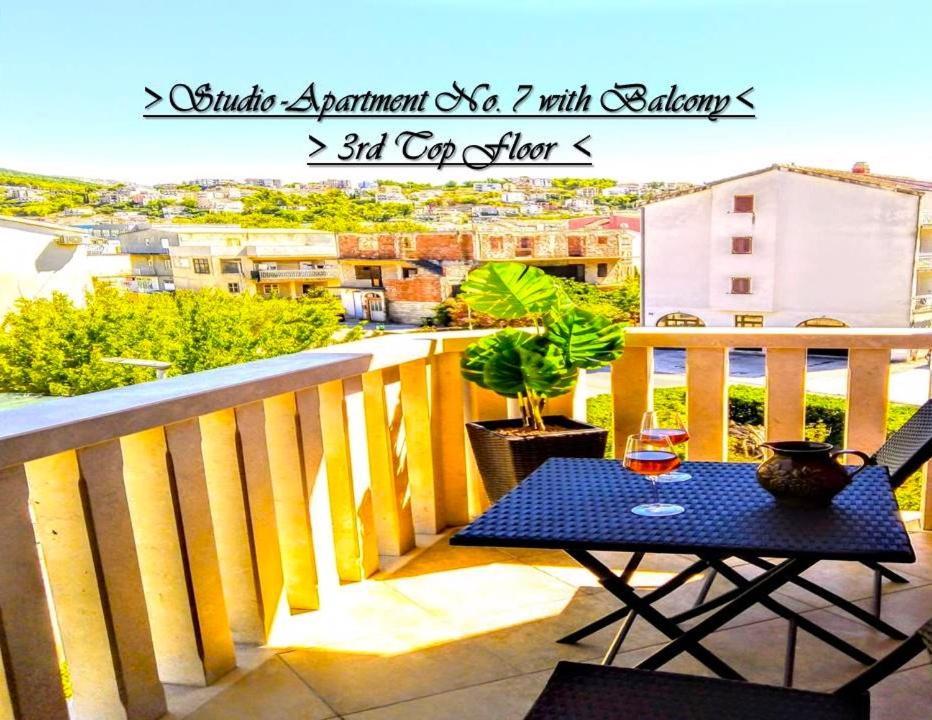 House White Stone Split Apartment Podstrana Room photo